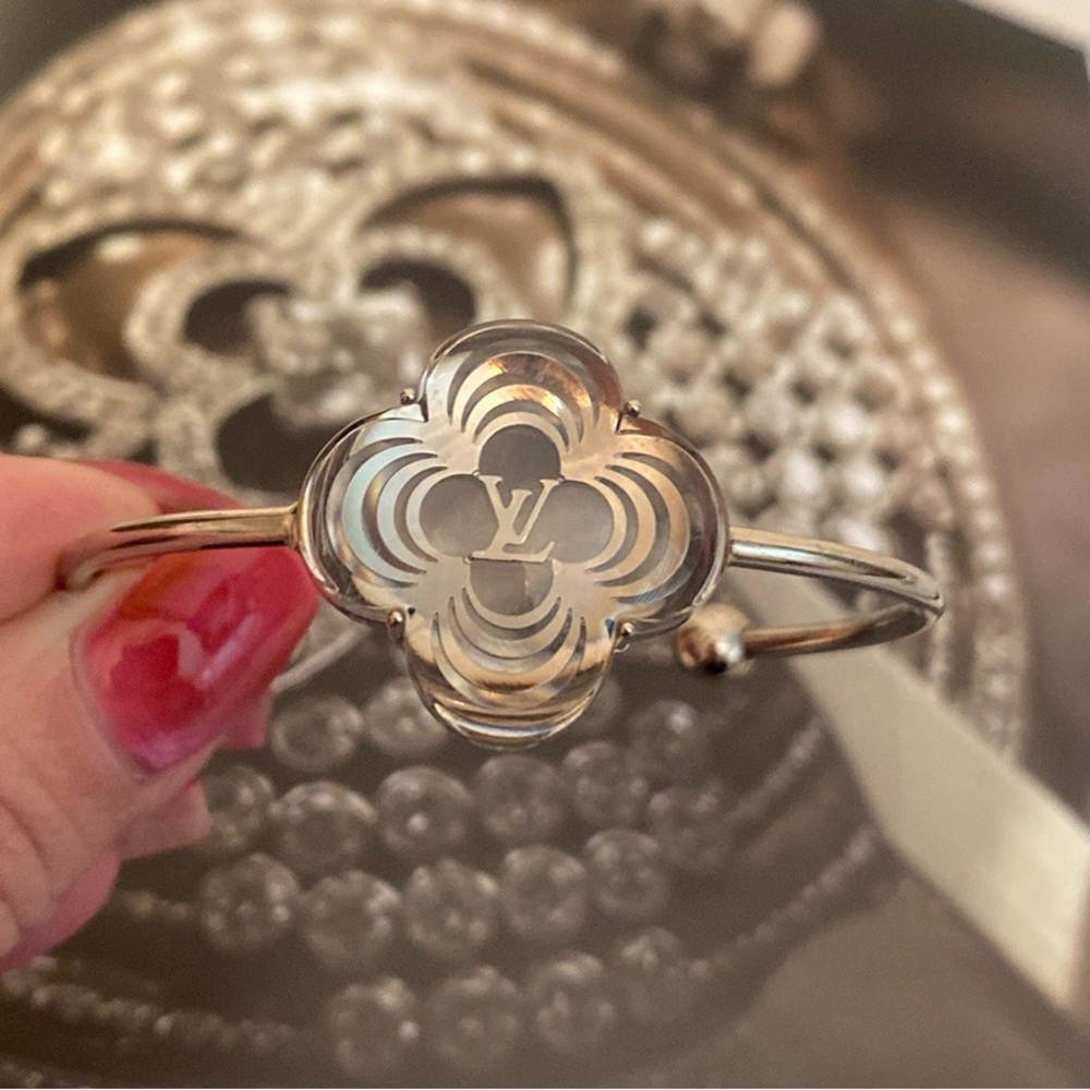 Louis Vuitton • LV “Idylle Blossom” Flower Silver Tone Slim Cuff Bracelet w/Box - Picture 3 of 14